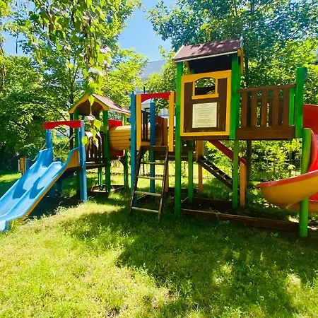 Sunny Family Apartment