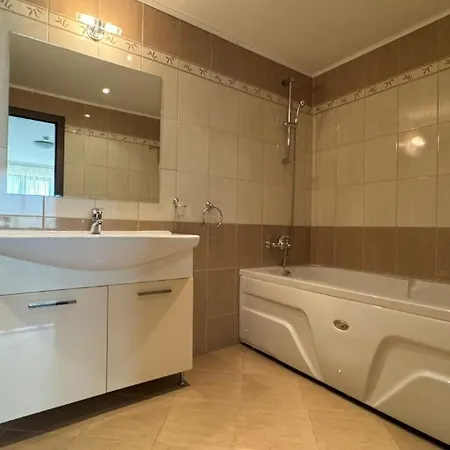 Sunny Family Apartment