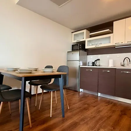 Sunny Family Apartment